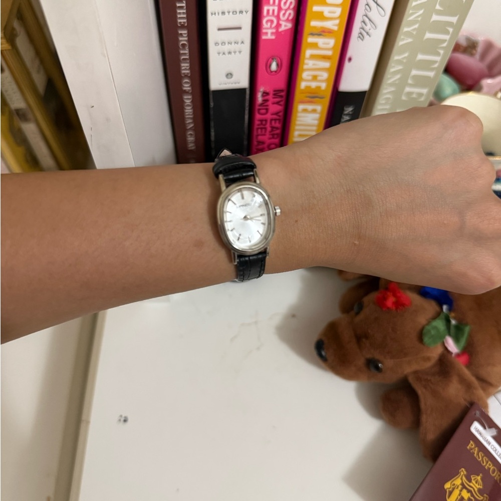 Vintage silver oval faced Seiko style watch